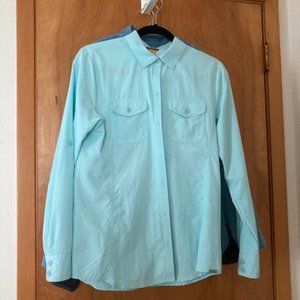 Eddie Bauer Lightweight Long Sleeved Button Shirt, Mint color, Size Small